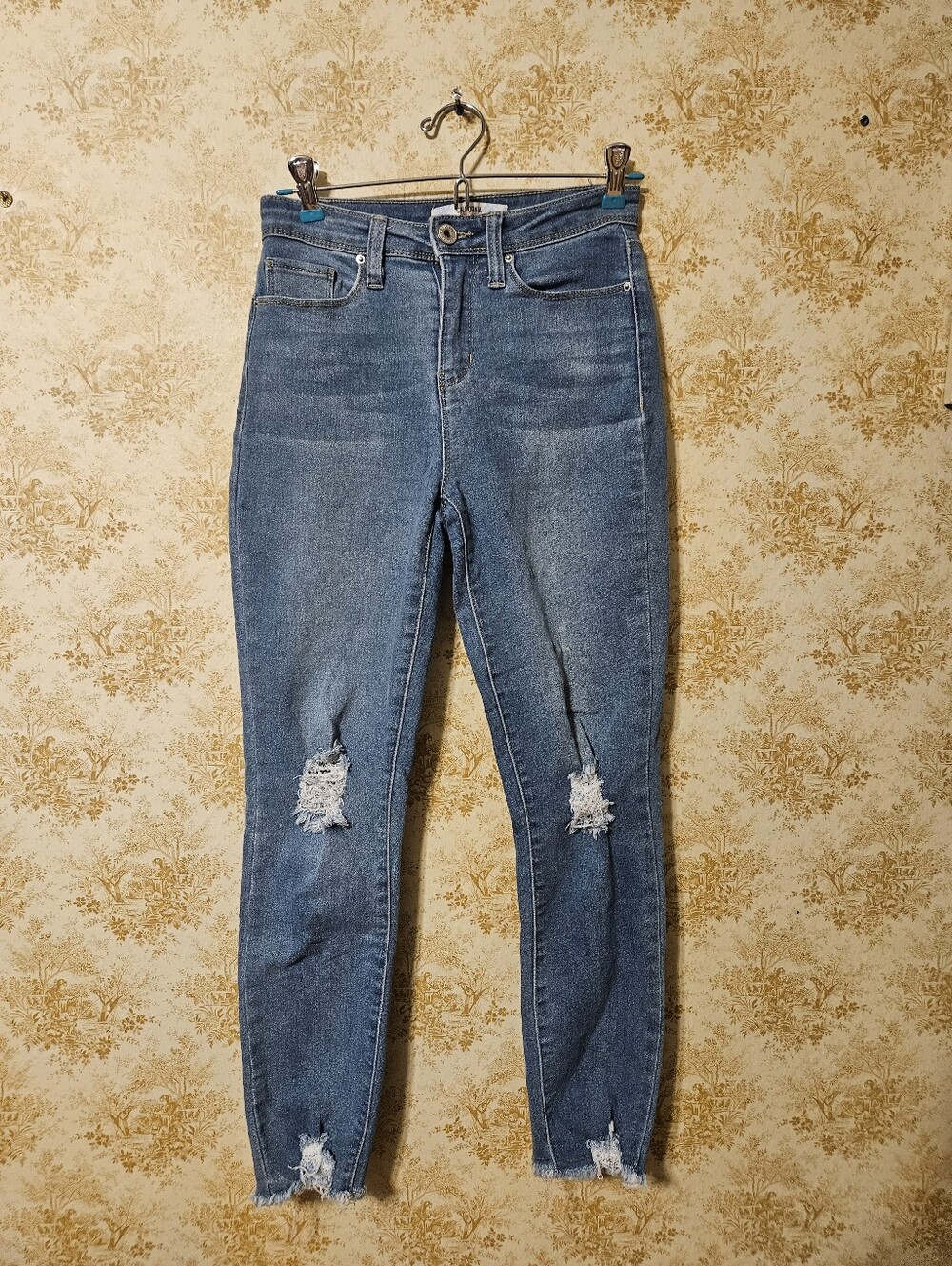 California Vintage Diatressed Skinny Jeans
